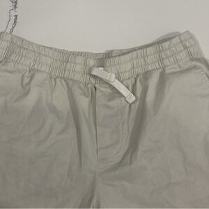 Vineyard Vines boys’ khaki shorts size 18